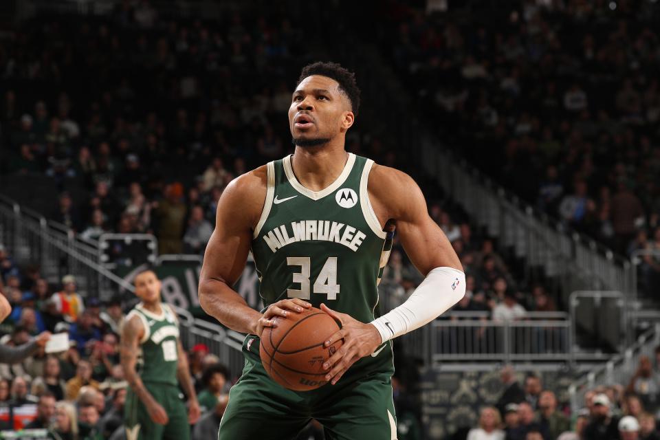 天天盈球-字母哥27+9+8复出首胜！雄鹿灭爵士结束4连败 乔治22分