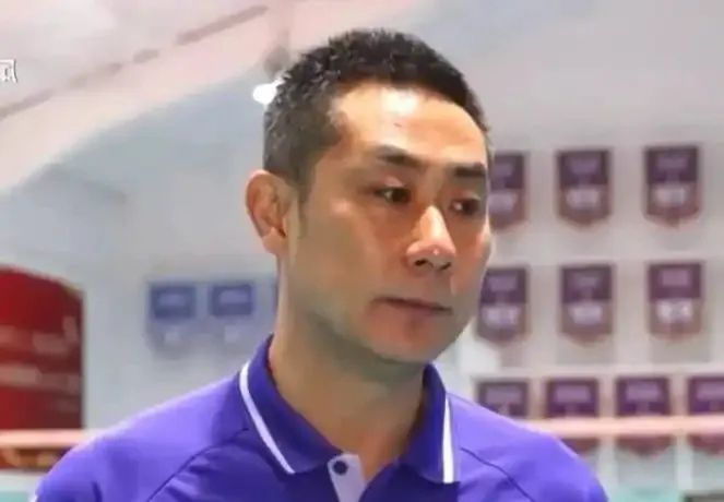 天天盈球即时比分直播-四强成绩掩盖不住裂痕！天津球迷彻底怒了：陈方，你就是球队罪人|天津女排|队员|执教|教练|赛季_新浪体育_新浪新闻